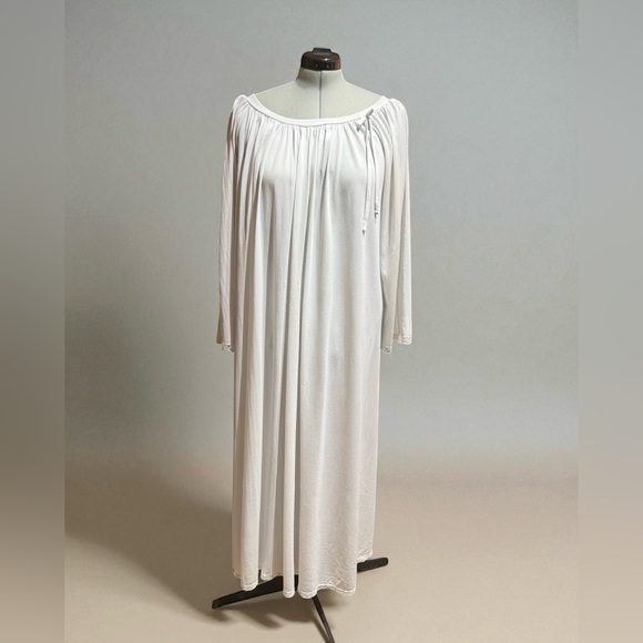 Vintage Other - Vintage Miss Elaine White Long Sleeve Nightgown - Women’s Large